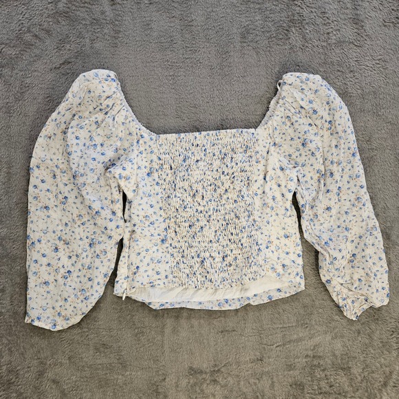 ASTR The Label Blue White Ditsy Floral Puff Sleeve Smocked Crop Top Small Whimsy - Picture 4 of 9